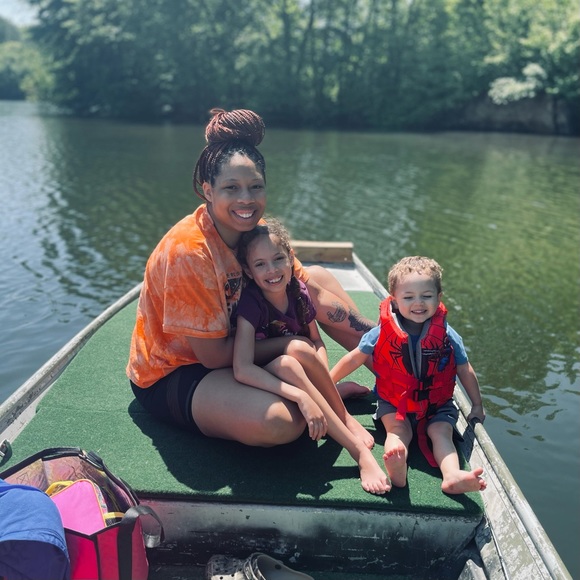 Meet your Posher, Sabrina - Picture 2 of 2